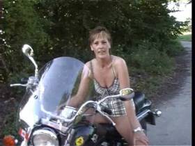 heisse Frau...cooles Moped...